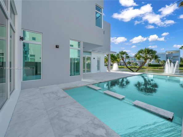 10553 NW 67th Ter, Doral FL 33178