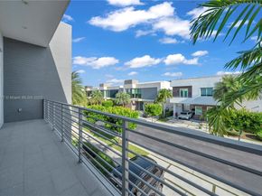 10553 NW 67th Ter, Doral FL 33178