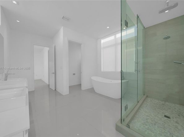 10553 NW 67th Ter, Doral FL 33178