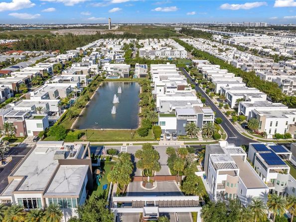 10553 NW 67th Ter, Doral FL 33178