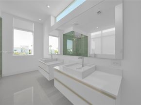 10553 NW 67th Ter, Doral FL 33178
