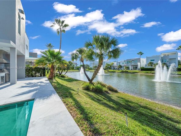 10553 NW 67th Ter, Doral FL 33178