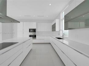 10553 NW 67th Ter, Doral FL 33178