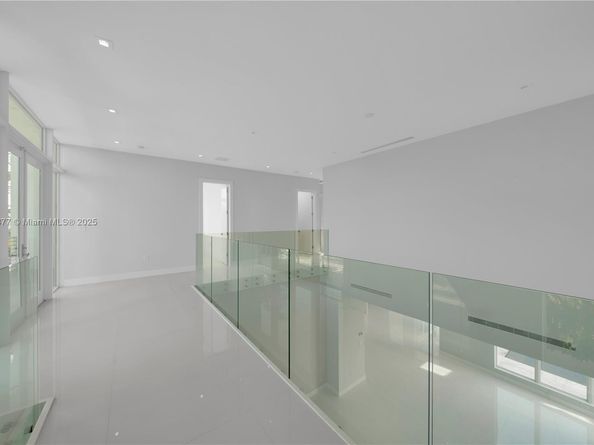 10553 NW 67th Ter, Doral FL 33178