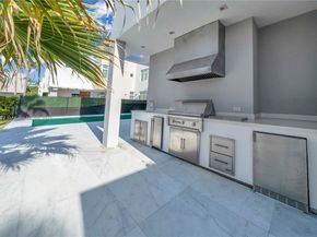 10553 NW 67th Ter, Doral FL 33178