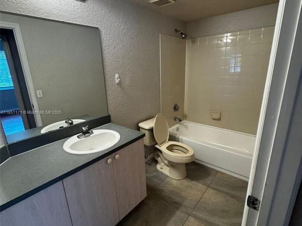 Undisclosed Address #A11851171, North Lauderdale FL 33068