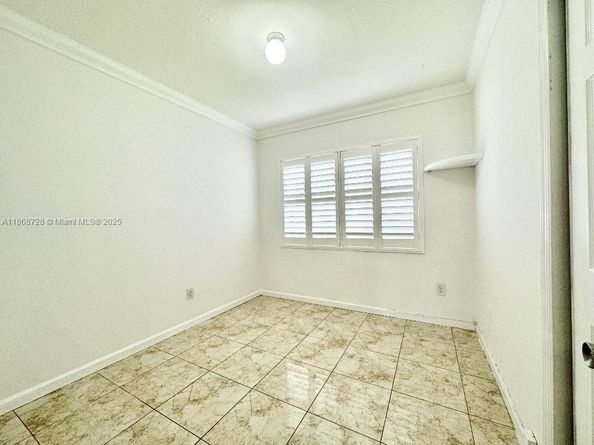 6580 W 12th Ct, Hialeah FL 33012