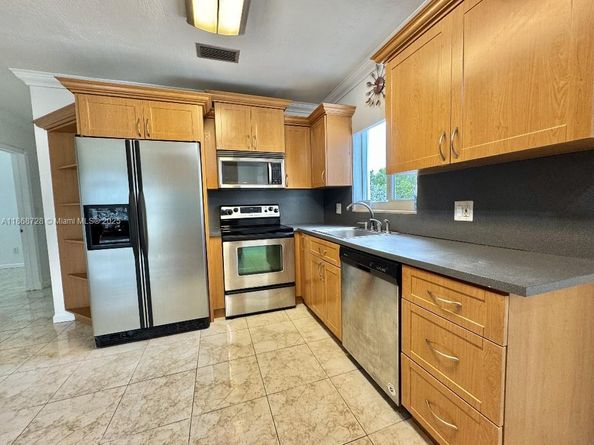 6580 W 12th Ct, Hialeah FL 33012