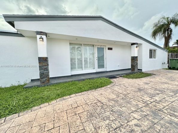 6580 W 12th Ct, Hialeah FL 33012