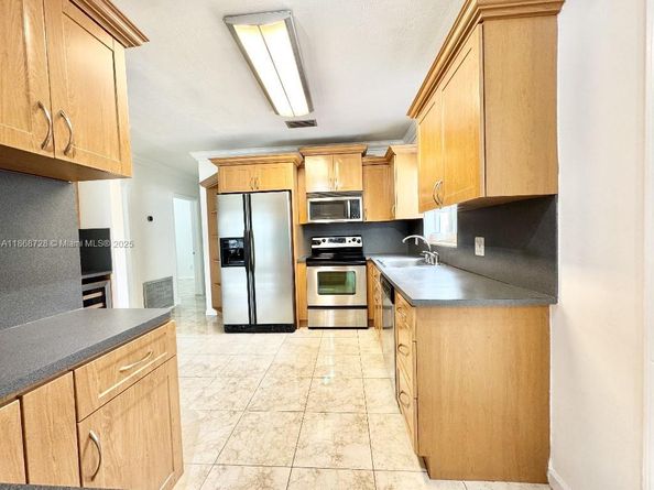 6580 W 12th Ct, Hialeah FL 33012