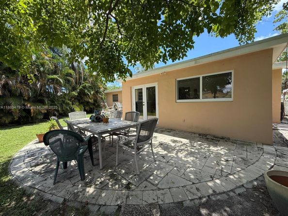 830 SW 64th Pkwy, Pembroke Pines FL 33023