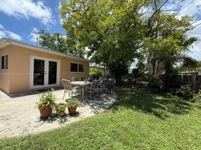 830 SW 64th Pkwy, Pembroke Pines FL 33023