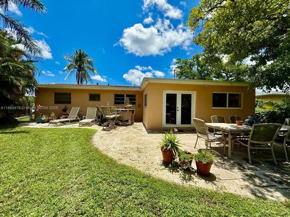 830 SW 64th Pkwy, Pembroke Pines FL 33023