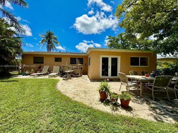 830 SW 64th Pkwy, Pembroke Pines FL 33023