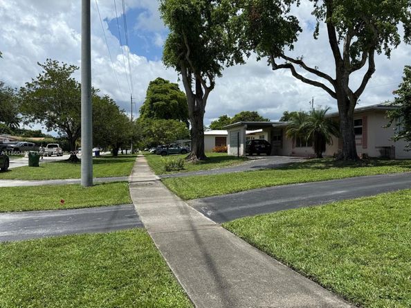 830 SW 64th Pkwy, Pembroke Pines FL 33023