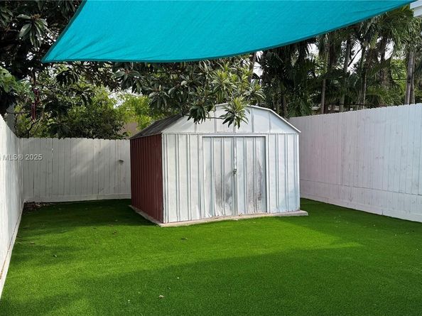 181 NE 121st St, North Miami FL 33161