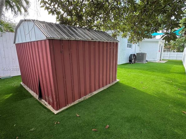 181 NE 121st St, North Miami FL 33161
