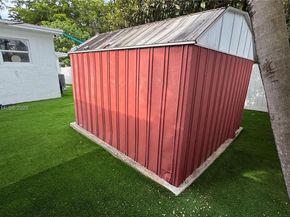 181 NE 121st St, North Miami FL 33161