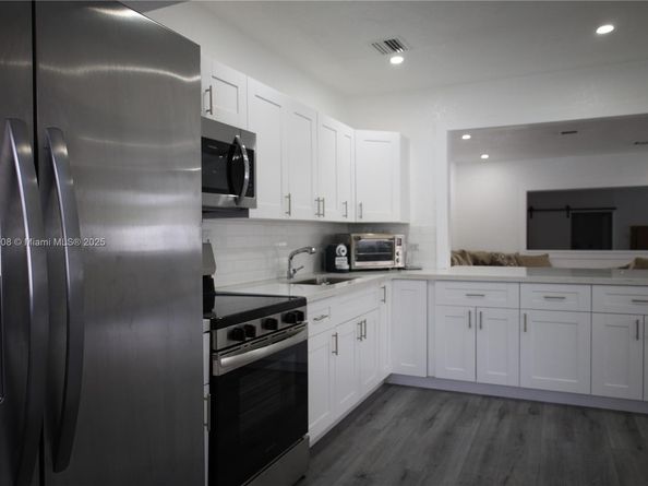181 NE 121st St, North Miami FL 33161
