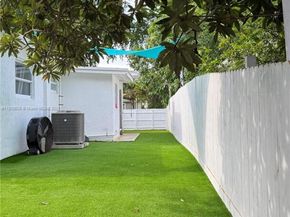 181 NE 121st St, North Miami FL 33161