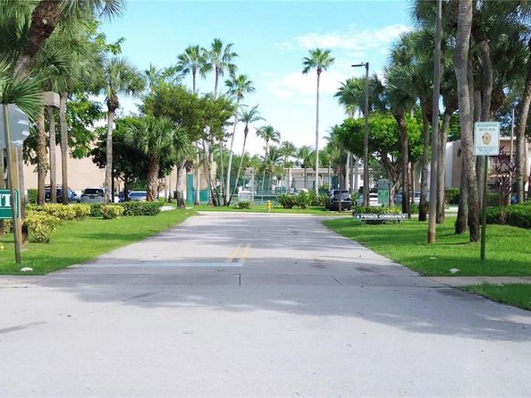 8267 SW 128th St 215, Pinecrest FL 33156