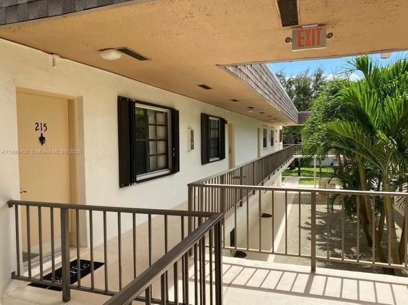 8267 SW 128th St 215, Pinecrest FL 33156