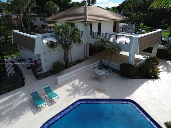 8267 SW 128th St 215, Pinecrest FL 33156