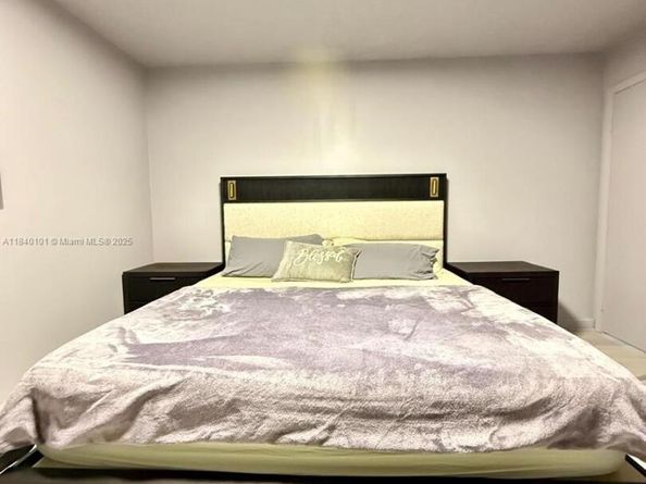 6169 NW 170th Ter, Hialeah FL 33015
