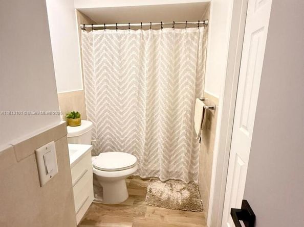 6169 NW 170th Ter, Hialeah FL 33015