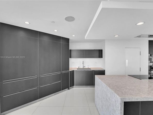 300 S Pointe Dr 3405, Miami Beach FL 33139