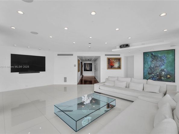 300 S Pointe Dr 3405, Miami Beach FL 33139