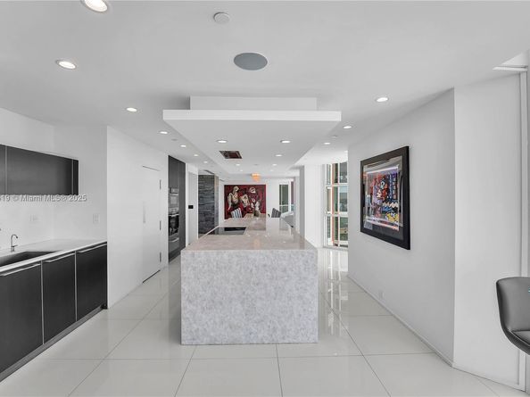 300 S Pointe Dr 3405, Miami Beach FL 33139