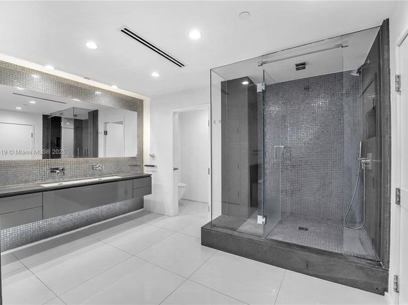 300 S Pointe Dr 3405, Miami Beach FL 33139