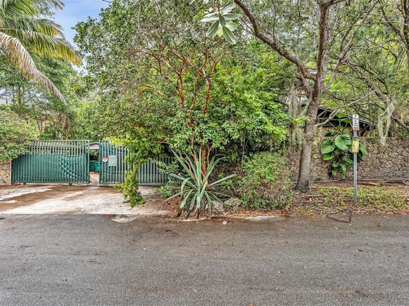 3041 Oak Ave, Miami FL 33133