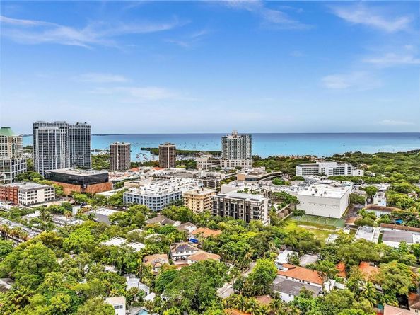 3041 Oak Ave, Miami FL 33133