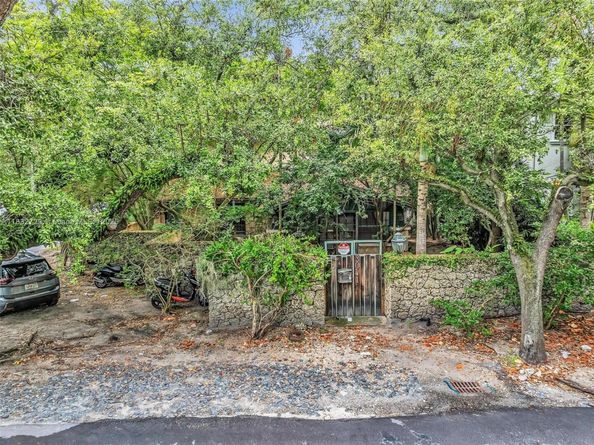 3041 Oak Ave, Miami FL 33133
