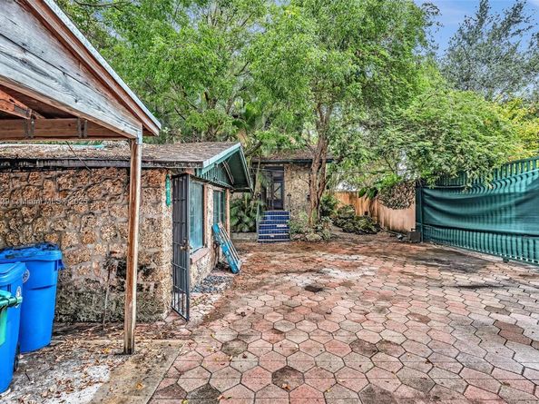 3041 Oak Ave, Miami FL 33133