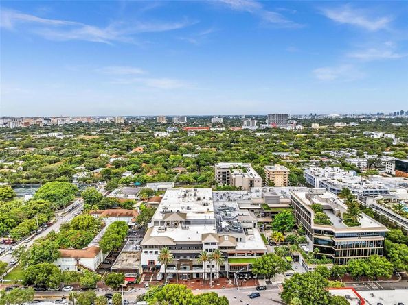 3041 Oak Ave, Miami FL 33133