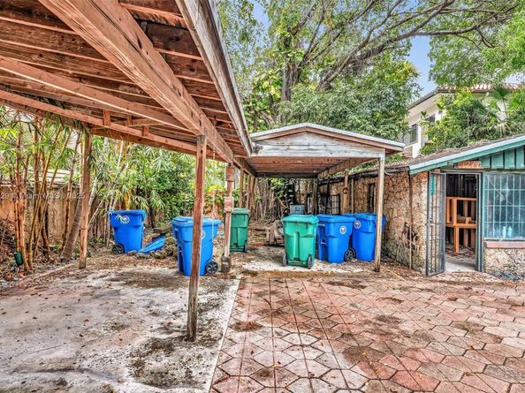 3041 Oak Ave, Miami FL 33133