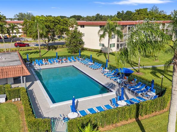 9820 S Hollybrook Lake Dr 16105, Pembroke Pines FL 33025