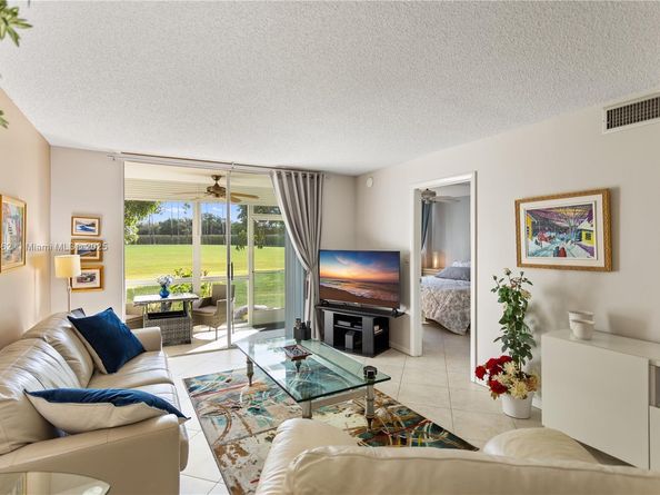 9820 S Hollybrook Lake Dr 16105, Pembroke Pines FL 33025