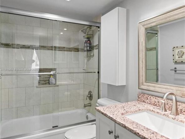 9820 S Hollybrook Lake Dr 16105, Pembroke Pines FL 33025