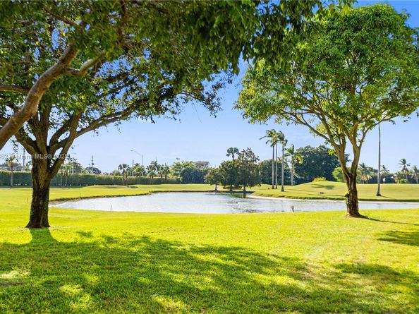 9820 S Hollybrook Lake Dr 16105, Pembroke Pines FL 33025