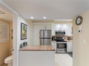 9820 S Hollybrook Lake Dr 16105, Pembroke Pines FL 33025