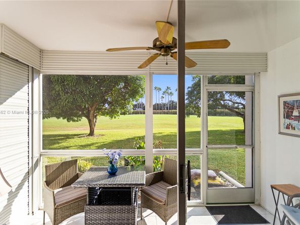 9820 S Hollybrook Lake Dr 16105, Pembroke Pines FL 33025