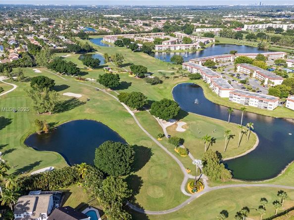 9820 S Hollybrook Lake Dr 16105, Pembroke Pines FL 33025