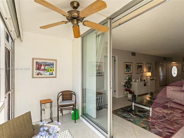 9820 S Hollybrook Lake Dr 16105, Pembroke Pines FL 33025