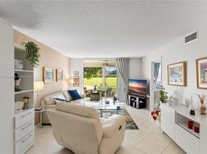 9820 S Hollybrook Lake Dr 16105, Pembroke Pines FL 33025