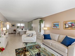 9820 S Hollybrook Lake Dr 16105, Pembroke Pines FL 33025