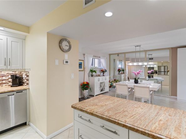 9820 S Hollybrook Lake Dr 16105, Pembroke Pines FL 33025